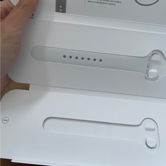 Apple Watch SE GPS ONLY
40mm - FIRST GENERATION - Picture 3 of 3